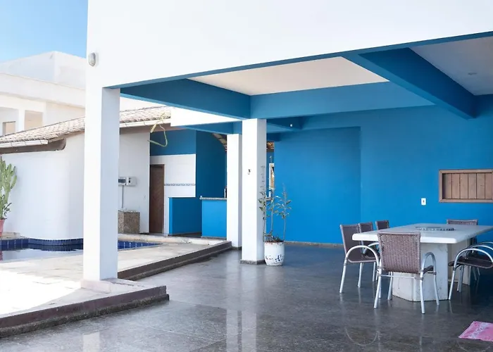 Casa de 850m2 e piscina na Praia de Santa Helena.