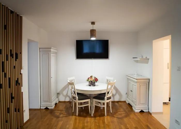 Ultra Central Apartment 1 ! Self Check-In ! Free Parking ! Wifi