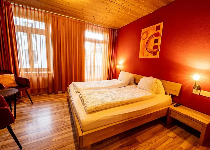 CURUNA Hotel-Garni B&B