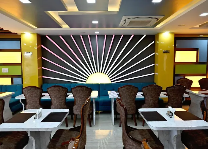 Hotel Navraj Palace Lucknow