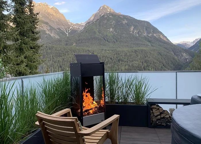 Ferienwohnung Chasa Splerin mit Whirlpool auf Terrasse