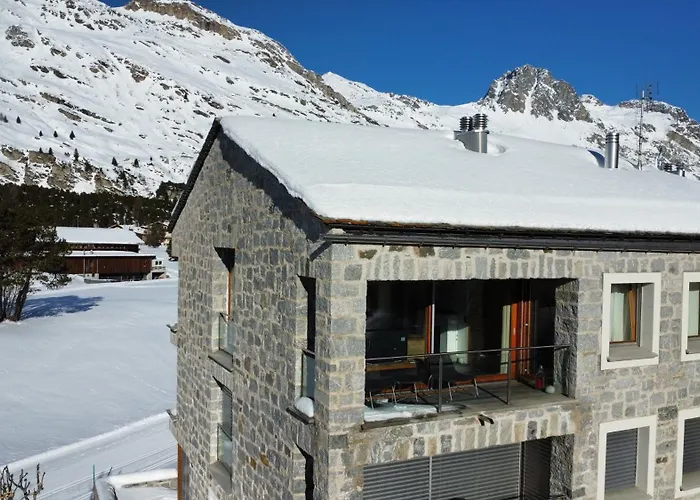 Chesa La Montanella - Ferienwohnung, Maloja