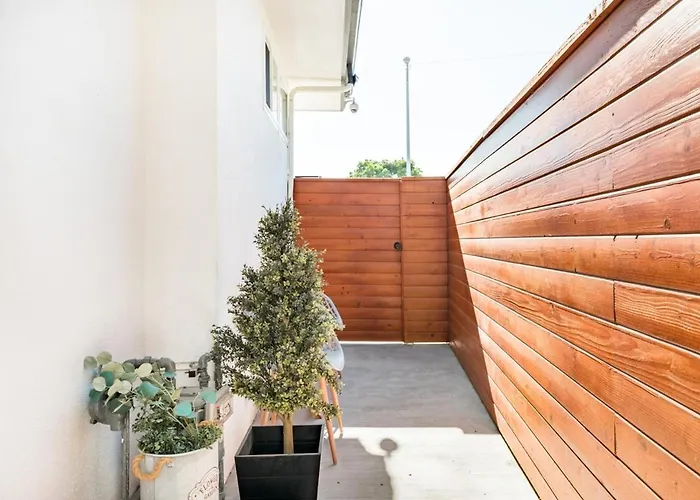 La Huge Mid Century Guesthouse Patio Lax Beach