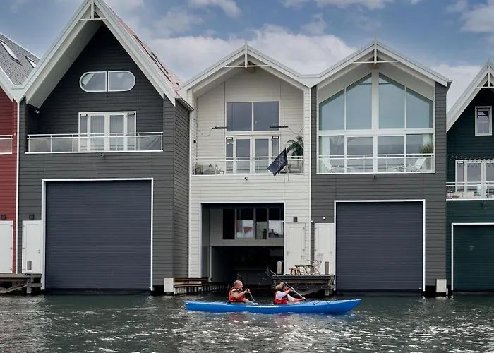 Captains Boathouse