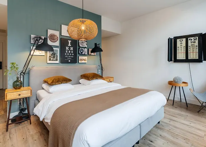 Eye Hotel