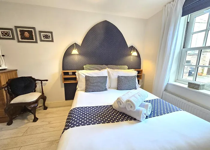 Private George Hudson Court Apartments Close To City Walls