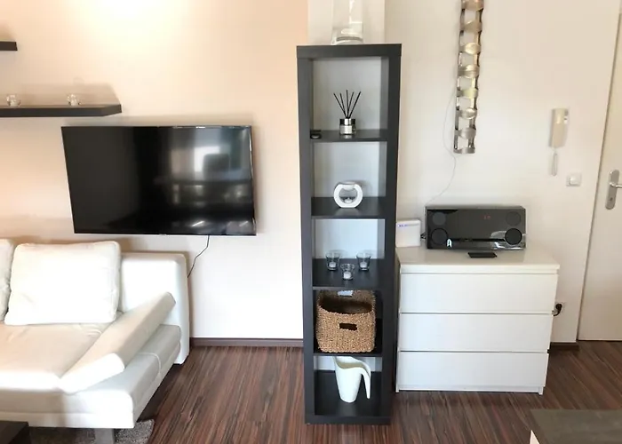 GARDEN Apartment PLUS private Beach