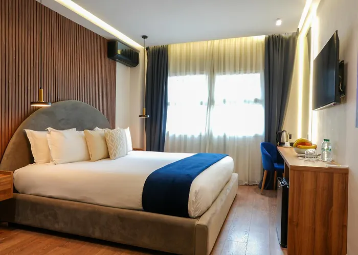 Le M Hotel