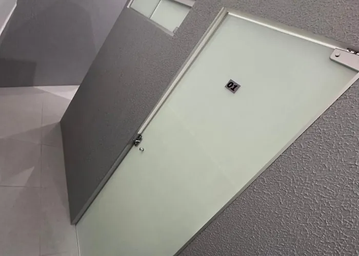 Quarto privativo com banheiro compartilhado em Pousada recém construída,a 500mts do pátio do forró