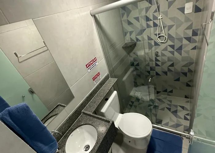 Quarto privativo com banheiro compartilhado em Pousada recém construída,a 500mts do pátio do forró
