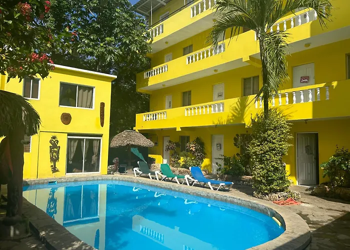 Coco Hotel And Hostel