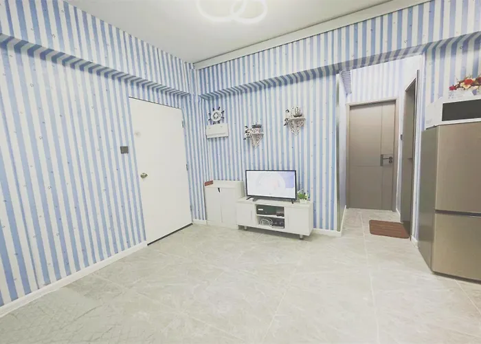 apt 4BR10pax, 2bar ,1mins mtr