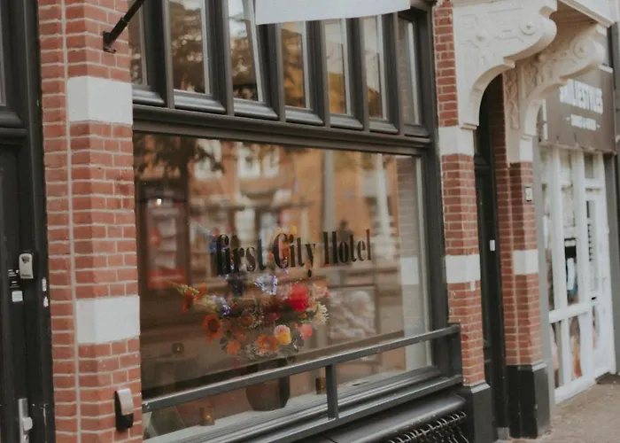 Boutique Hotel First City