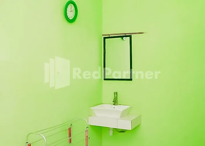 Indah Savana Hotel Mitra Reddoorz