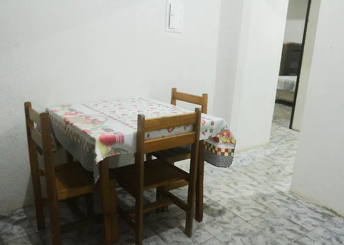 Apartamento Inteiro Central 2 Quartos e Kitnet Inteira 01 quarto