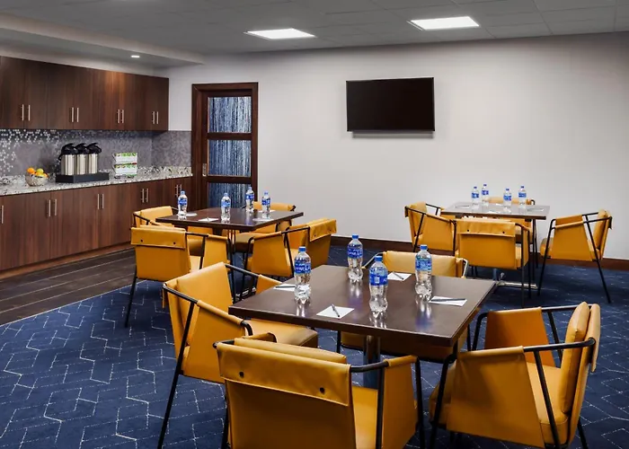 Courtyard By Marriott Manchester-Boston Regional Airport