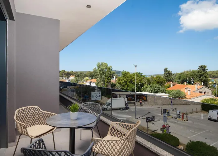 A'More Bijeca - 20M From The Beach - New & Modern