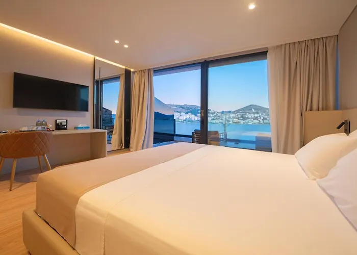 Yacht Premium Hotel