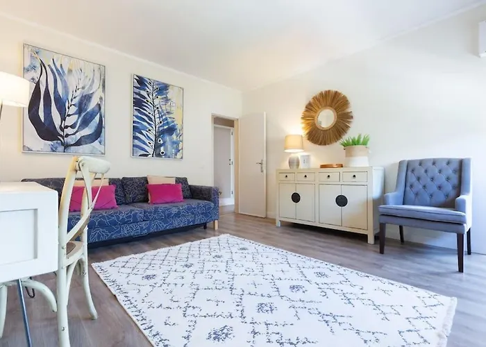 Beachome4U4 / Carcavelos Beach