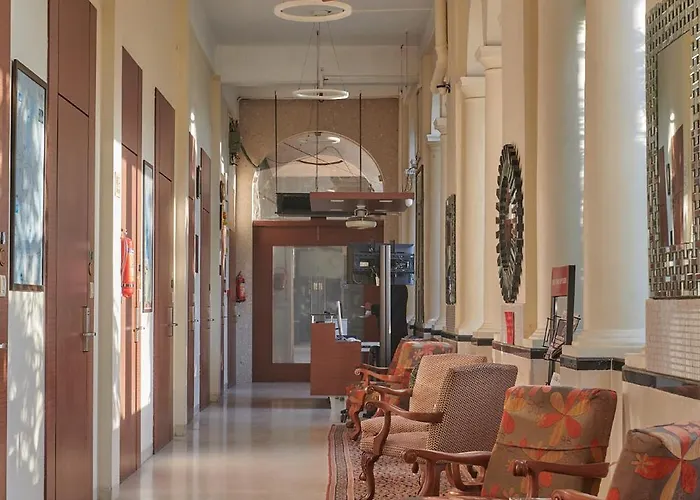Elphinstone Hotel