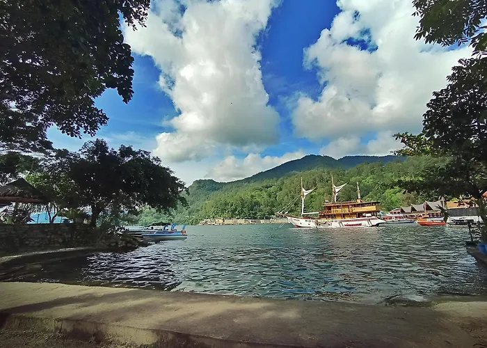 Pandu Lakeside Hotel Parapat