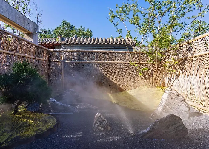 Beijing Lezai Nanluo Courtyard Hotel