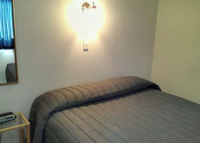 Riverview Motel