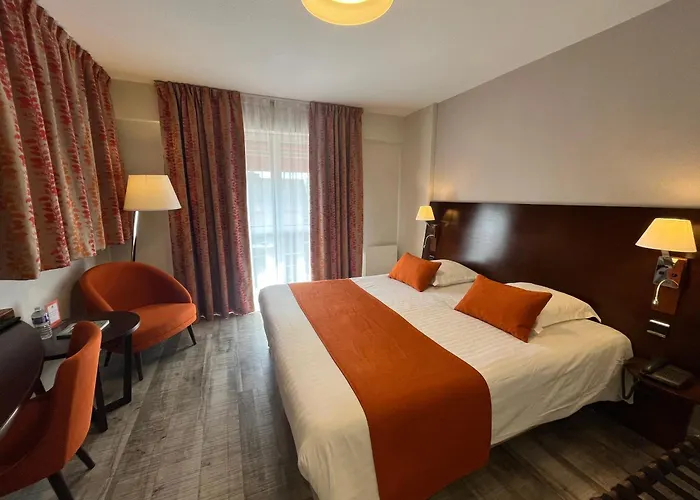 Logis Hotel Le Menestrel - Chambres Climatisees