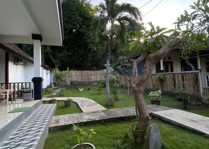 Coconut Beach Bungalows & Warung 2