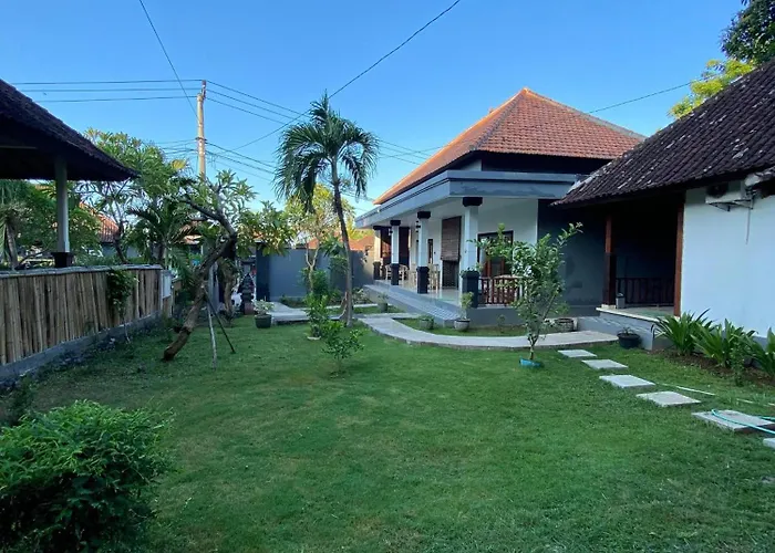 Coconut Beach Bungalows & Warung 2