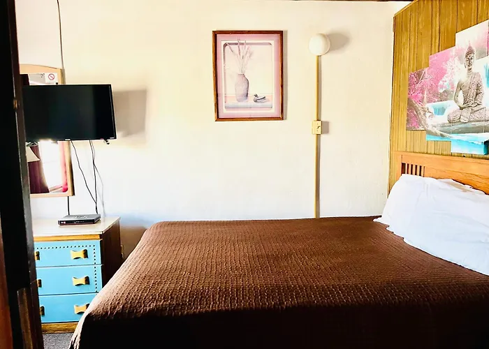 Cottonwood Court Motel