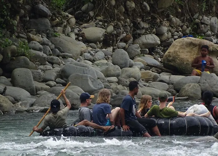 Asim Paris Guesthouse & Jungle Trekking