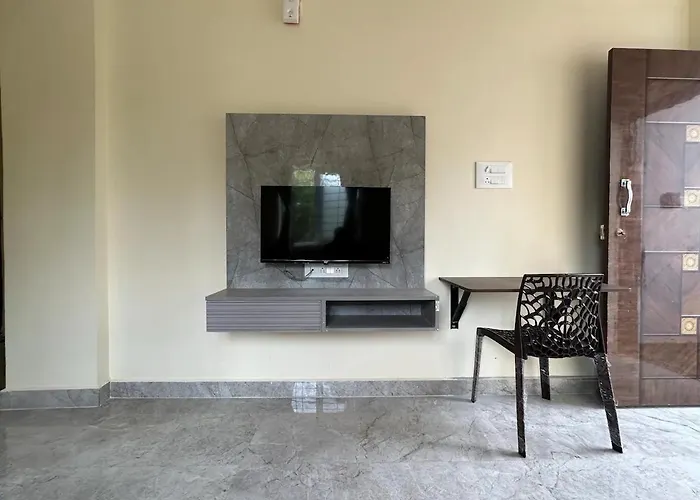 Cozy Room 1Bhk With Lift 503
