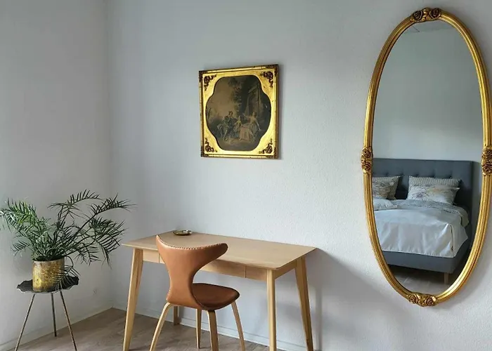 Modern & Homely Apartment - Free Parking