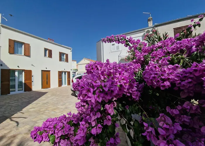 Apartments Miamare 2
