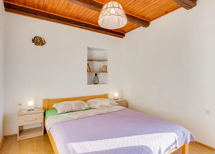 2 Bedroom Stunning Apartment In Stara Baska