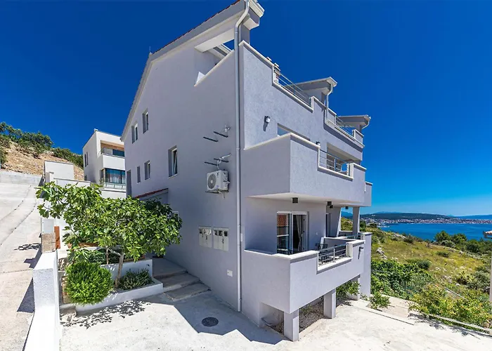 Awesome Apartment In Seget Donji