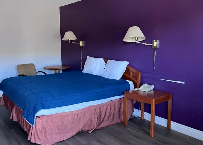 Knights Inn - Park Villa Motel, Midland