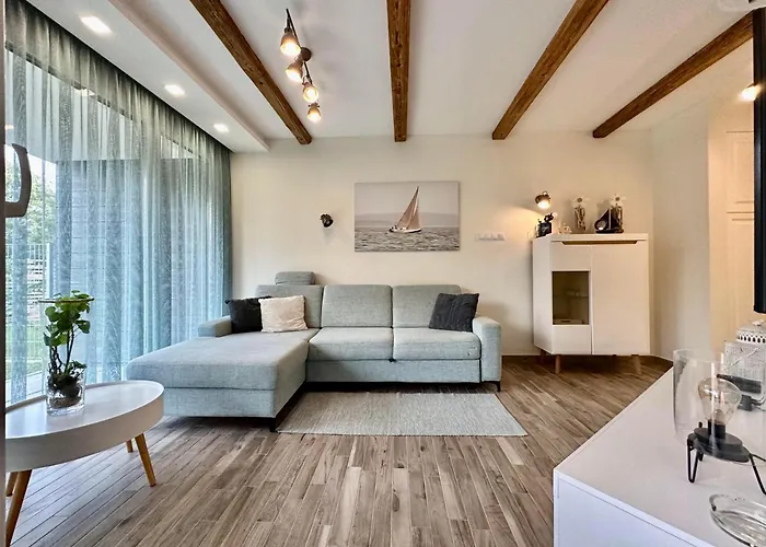 LAKE MOMENTS - Ruby Garden Apartment