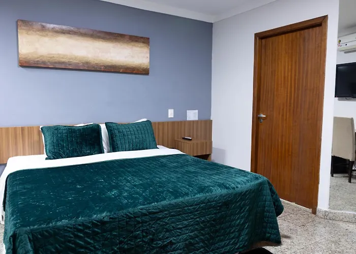 BOMBONATO HOTEL - Fácil Acesso ao Aeroporto e parque de Exposições ABCZ