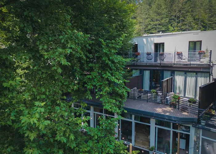 Hotel Tazz - River Front Oasis Collection