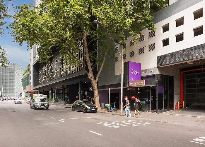Boutique Retreat In Heart Of Cbd Mobility-Friendly