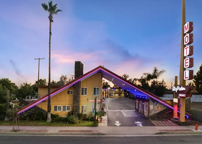 Sky Palm Motel - Orange