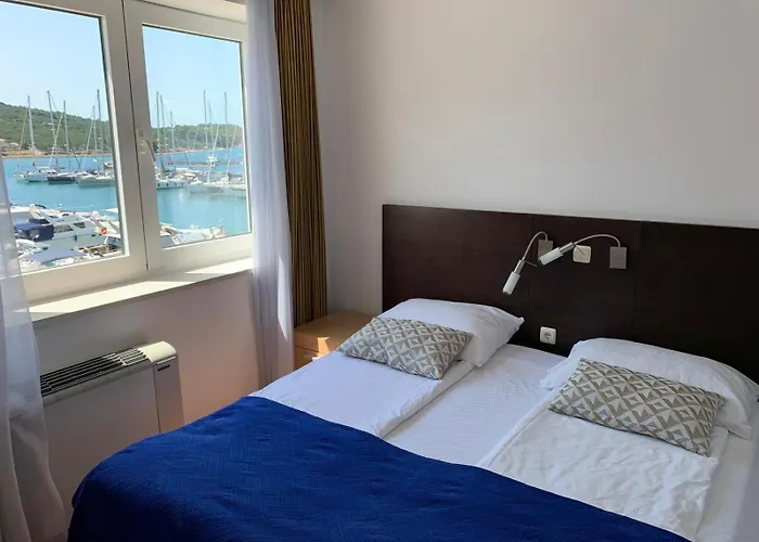 Apartment Aci Marina Cres