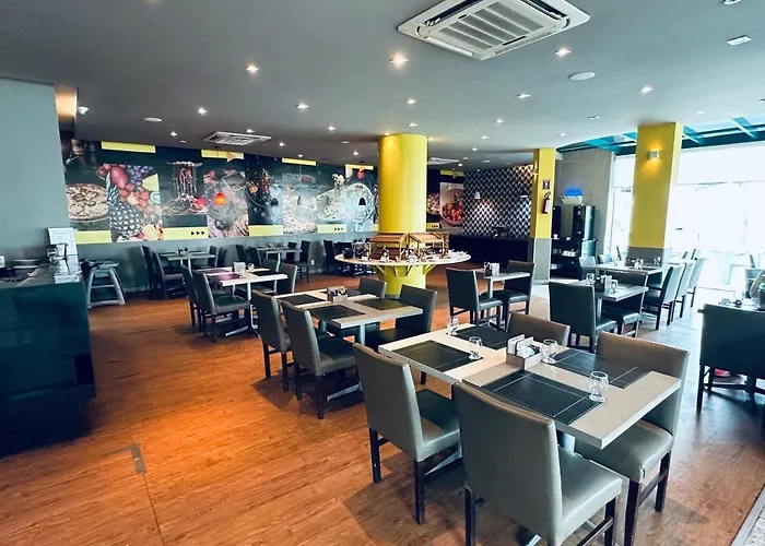 Flat 10 andar Hotel Costa Mar acesso direto praia
