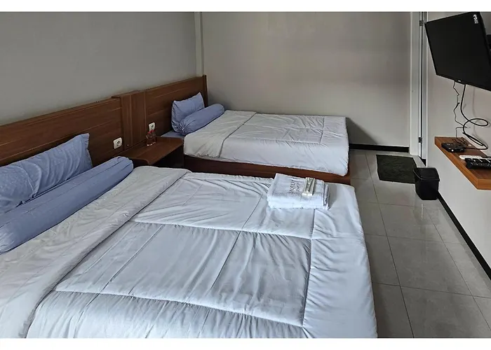 Guest House Saqeena Syariah Near Blitar Park Redpartner