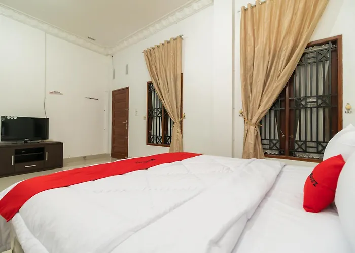 Reddoorz Syariah Near Universitas Putra Indonesia Padang