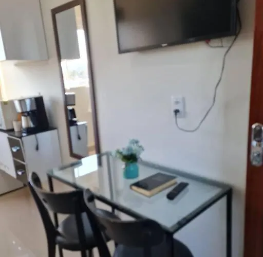 Kitnet404 central, com tv smart,linda vista para janela
