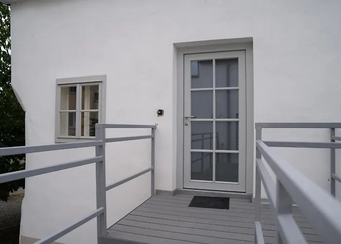 Beautiful Central City Apartment - 2Br, Wifi, Netflix & Ps4