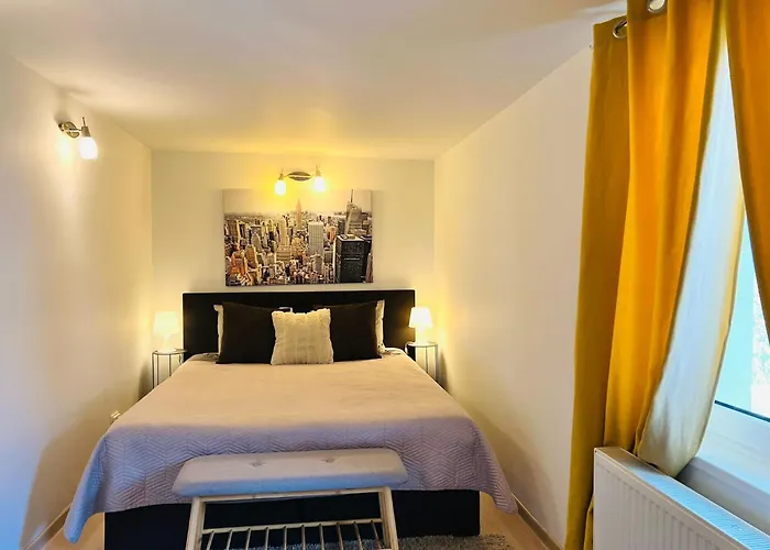 Elite Residence - Modern 2BR - Sleeps 6 - FREE Parking